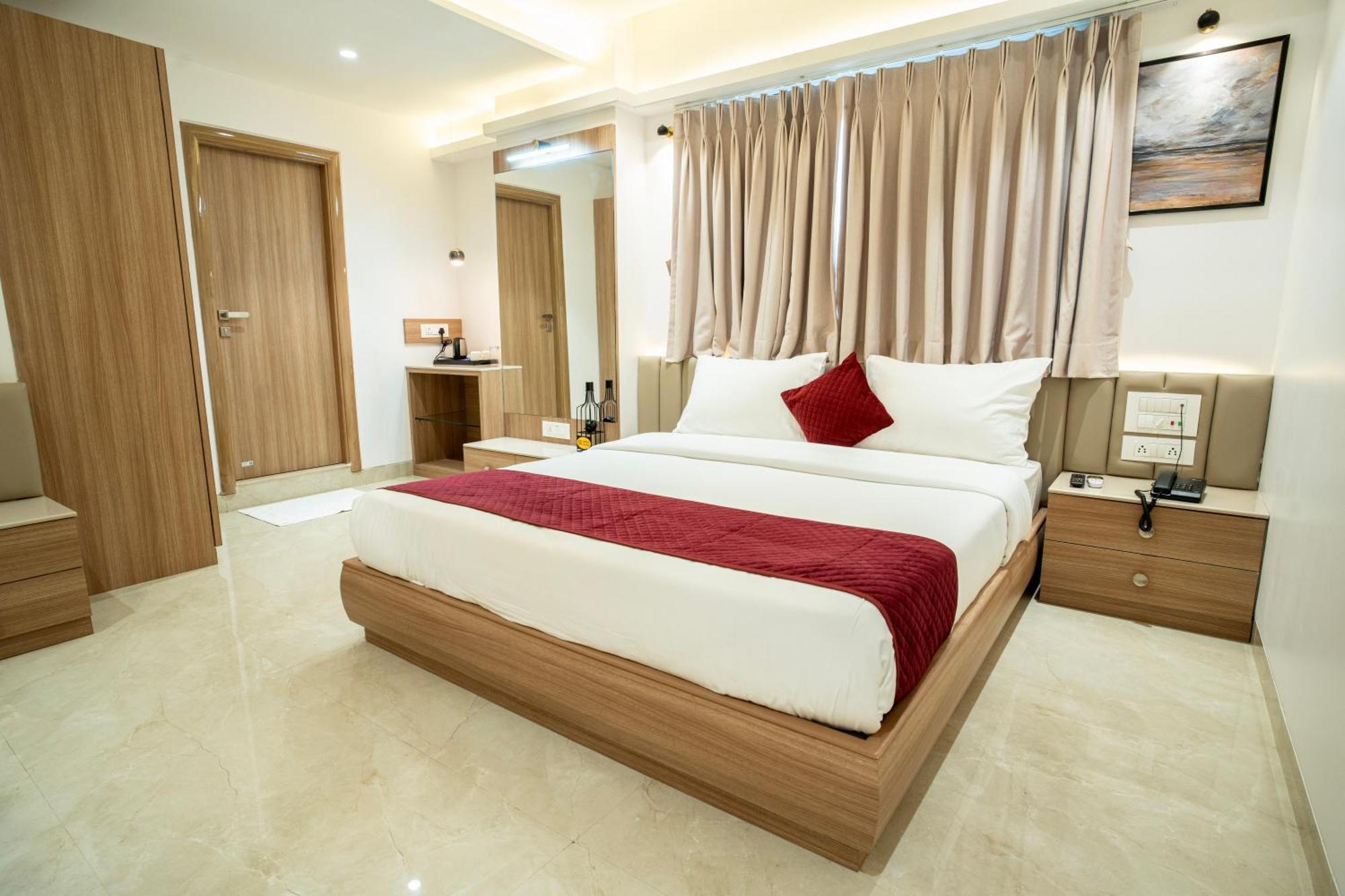 Hotel The Grand Murli Surat Exterior photo