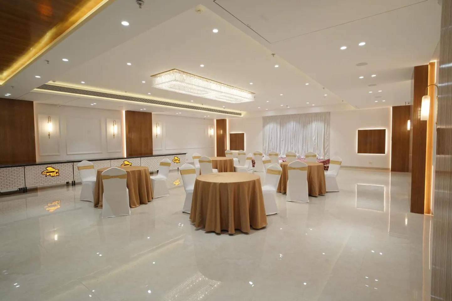 Hotel The Grand Murli Surat Exterior photo