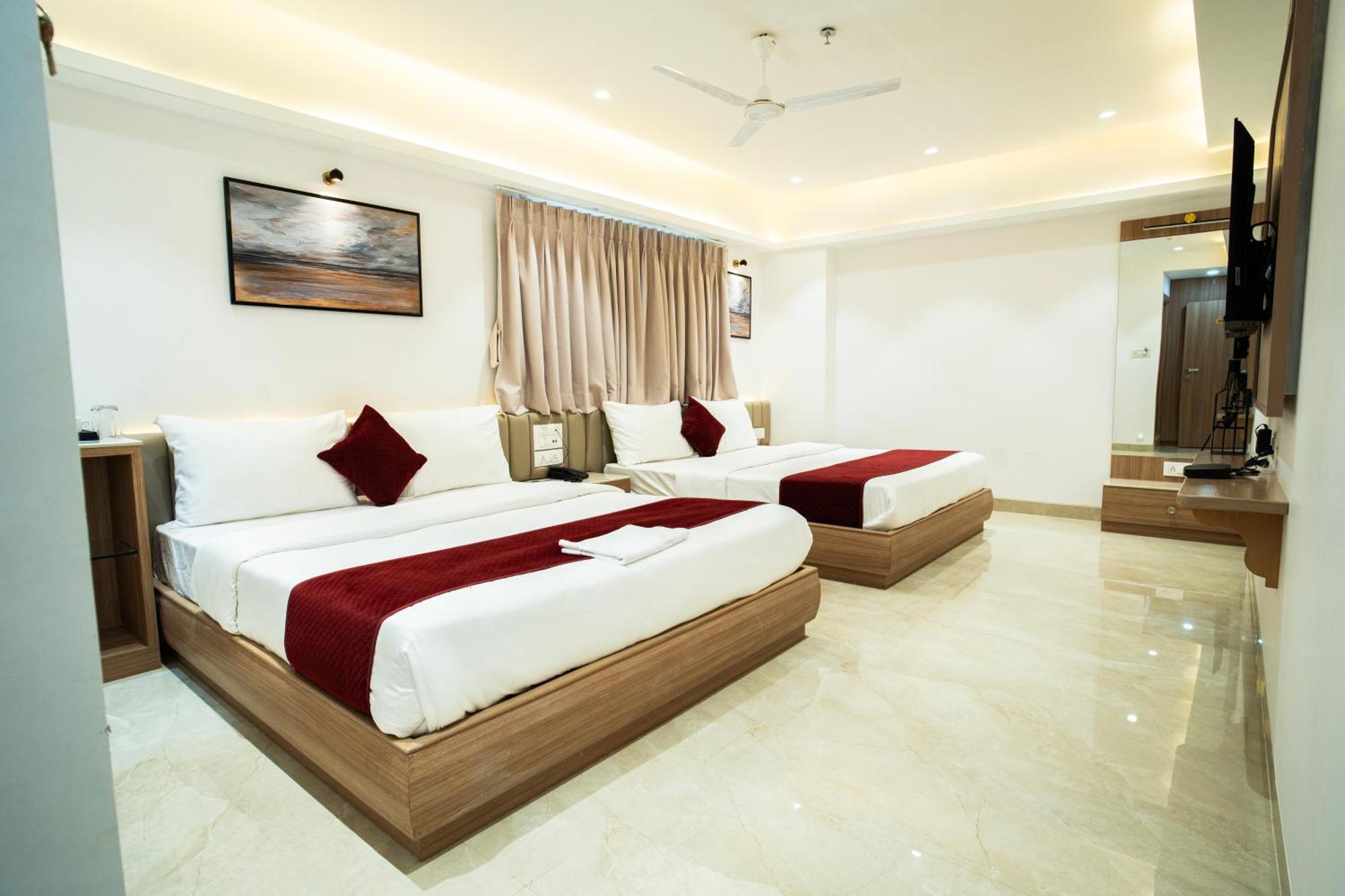 Hotel The Grand Murli Surat Exterior photo
