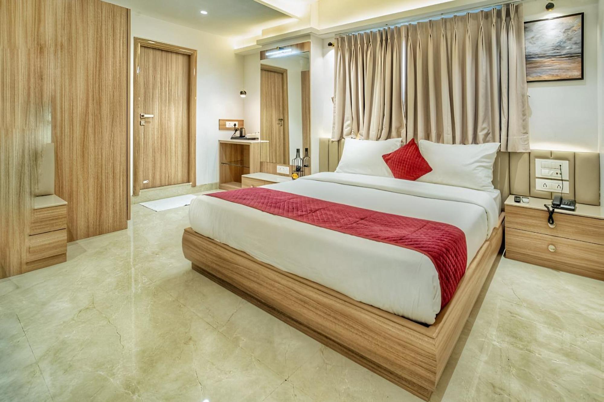 Hotel The Grand Murli Surat Exterior photo
